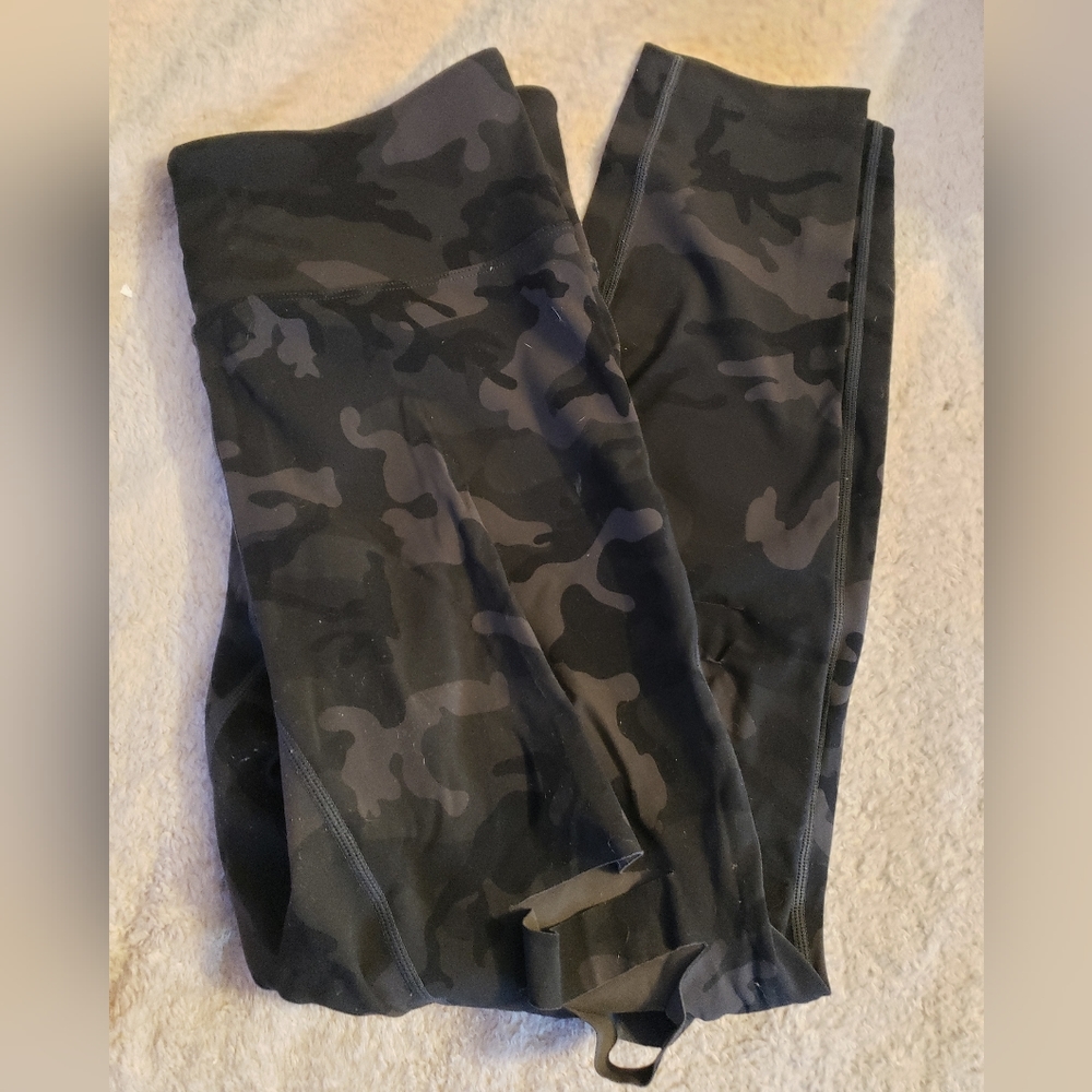 8-10 Zyia Luxe Camo Slash Leggings